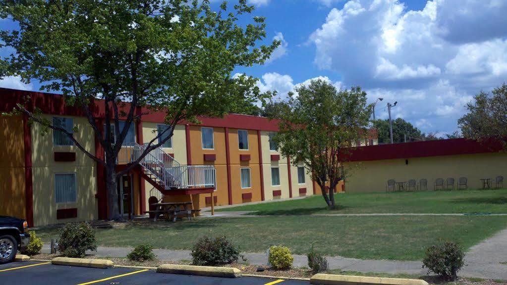 Country Garden & Suites-Benton Esterno foto