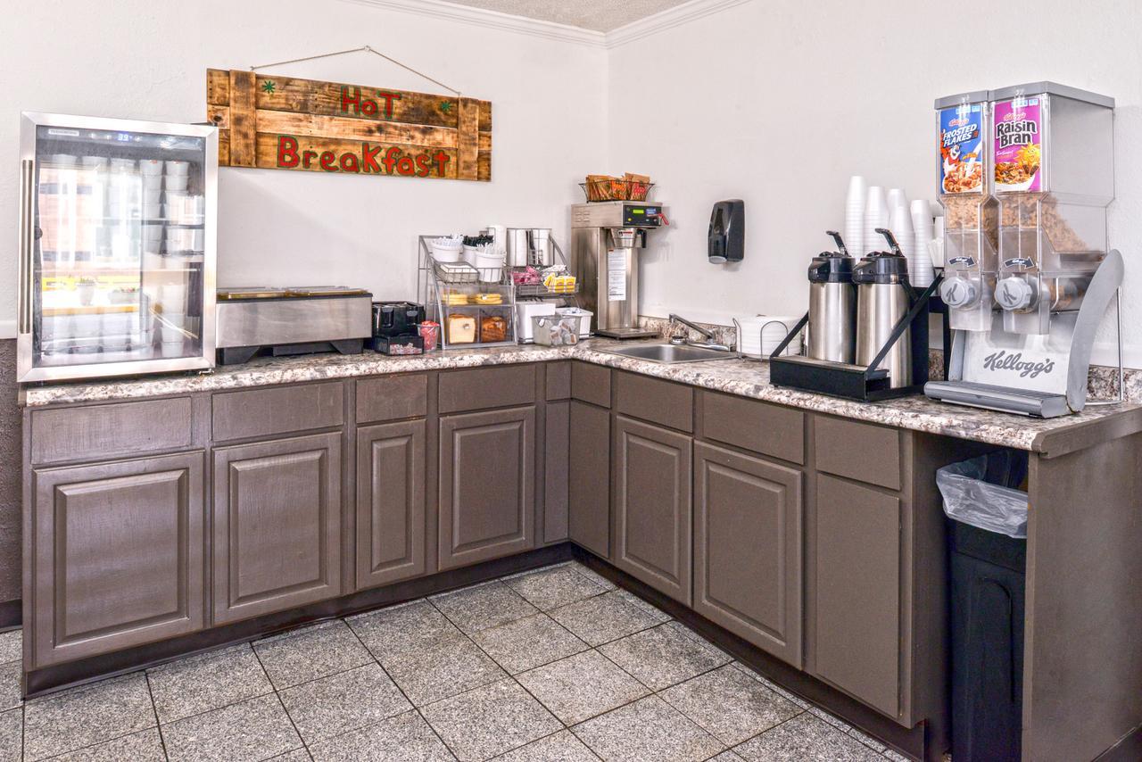 Country Garden & Suites-Benton Esterno foto