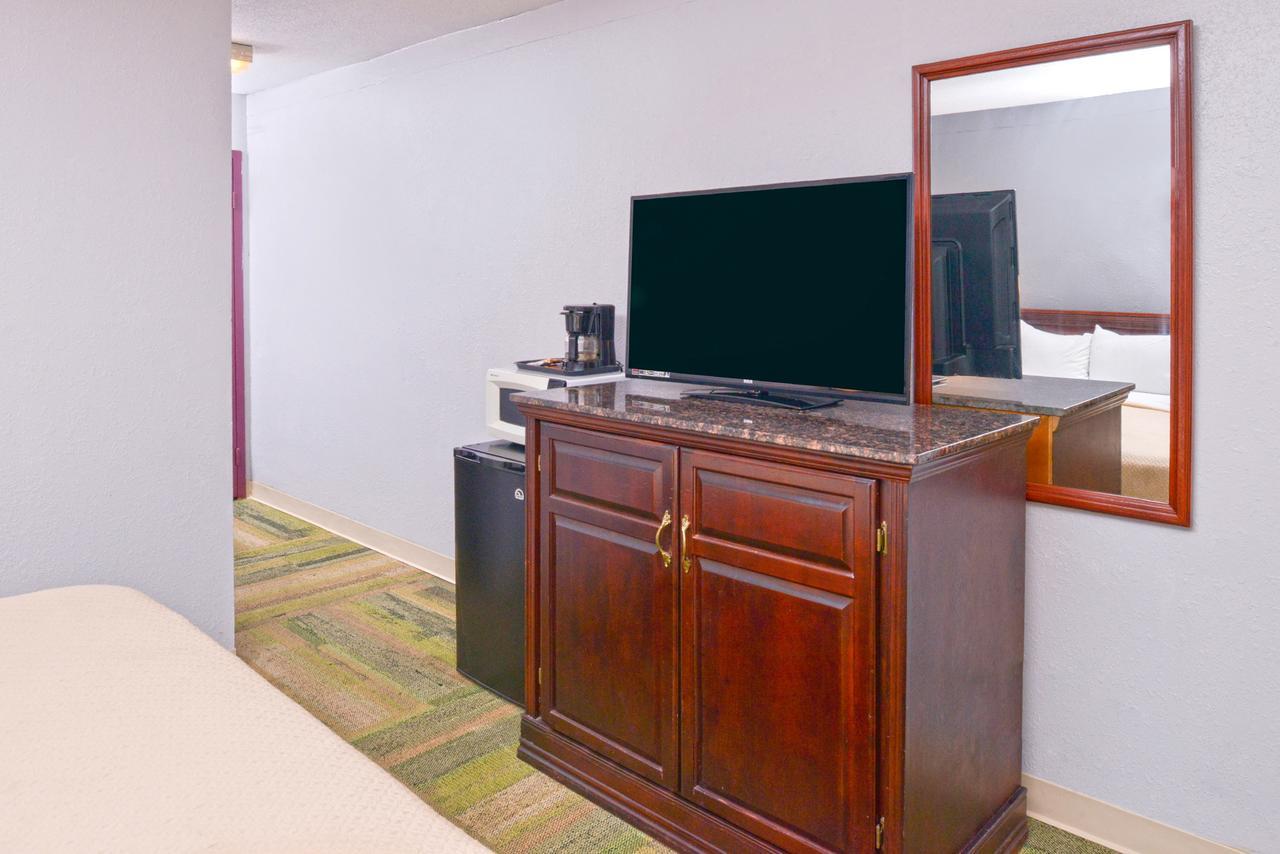 Country Garden & Suites-Benton Esterno foto