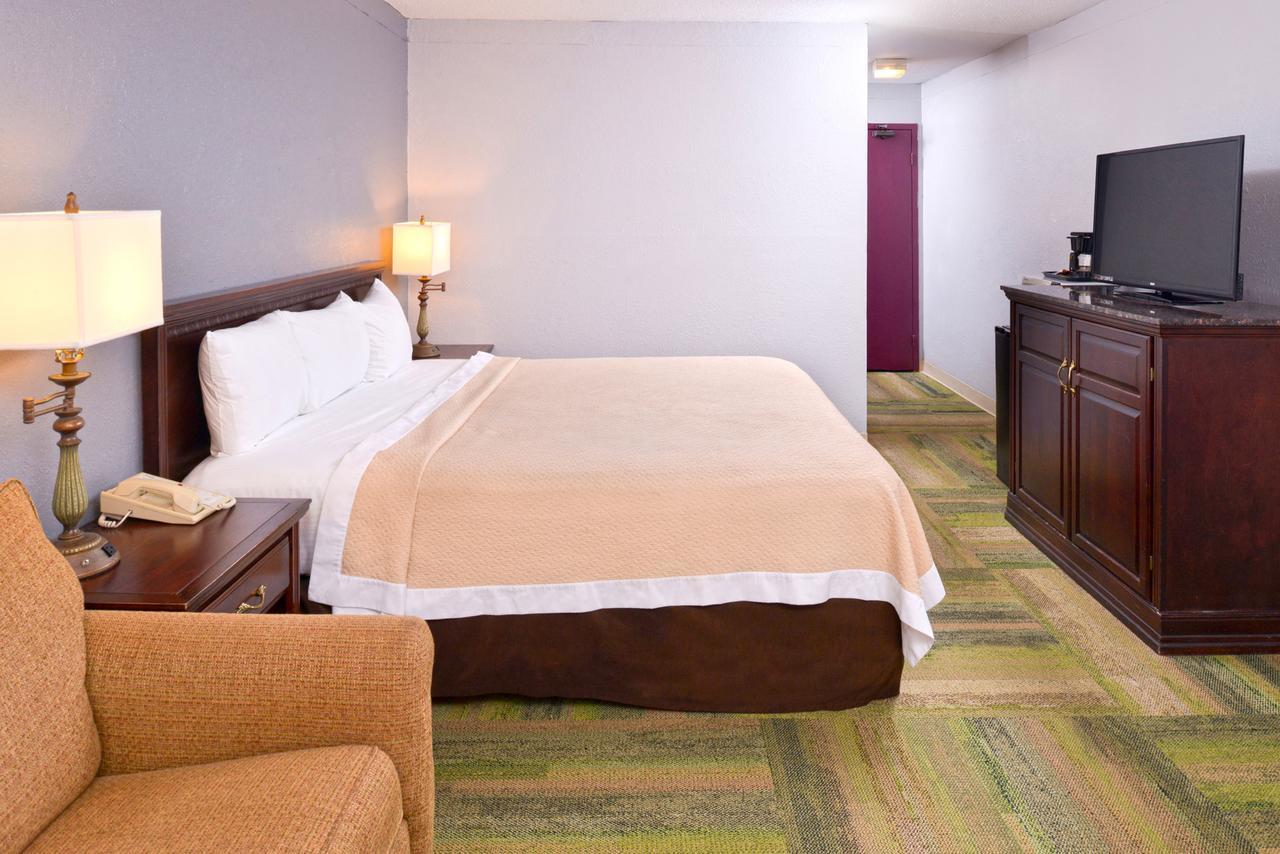 Country Garden & Suites-Benton Esterno foto