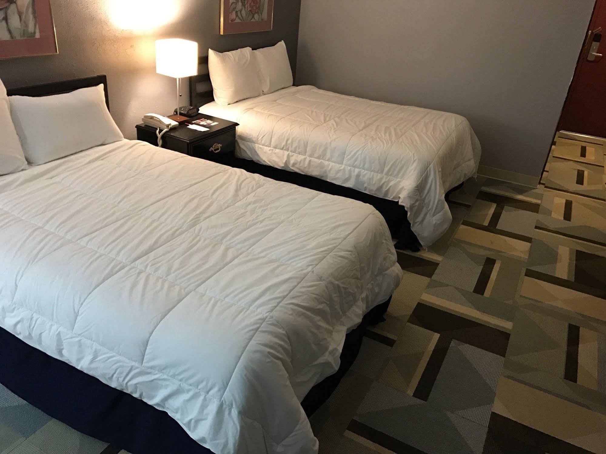 Country Garden & Suites-Benton Esterno foto