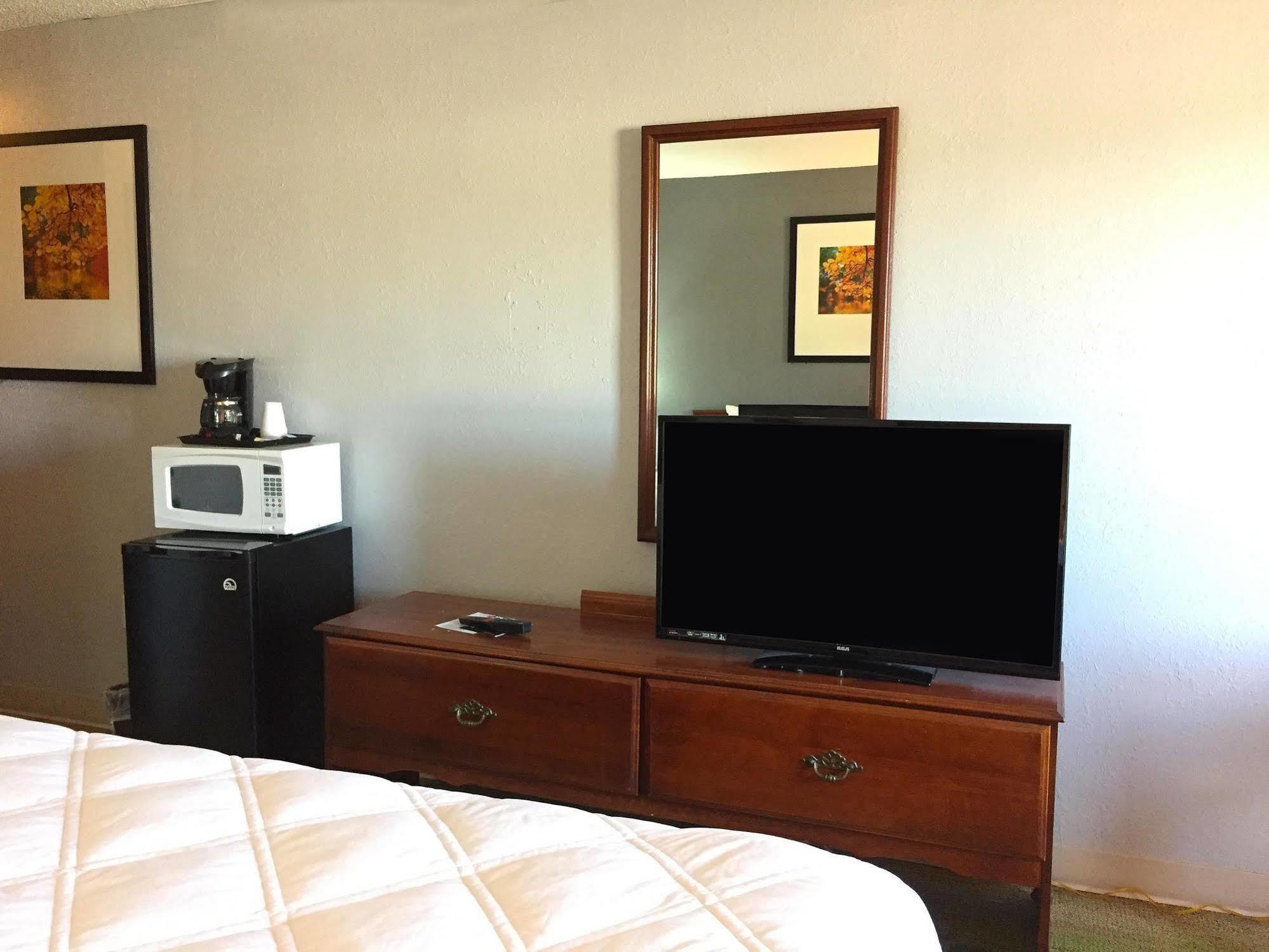 Country Garden & Suites-Benton Esterno foto